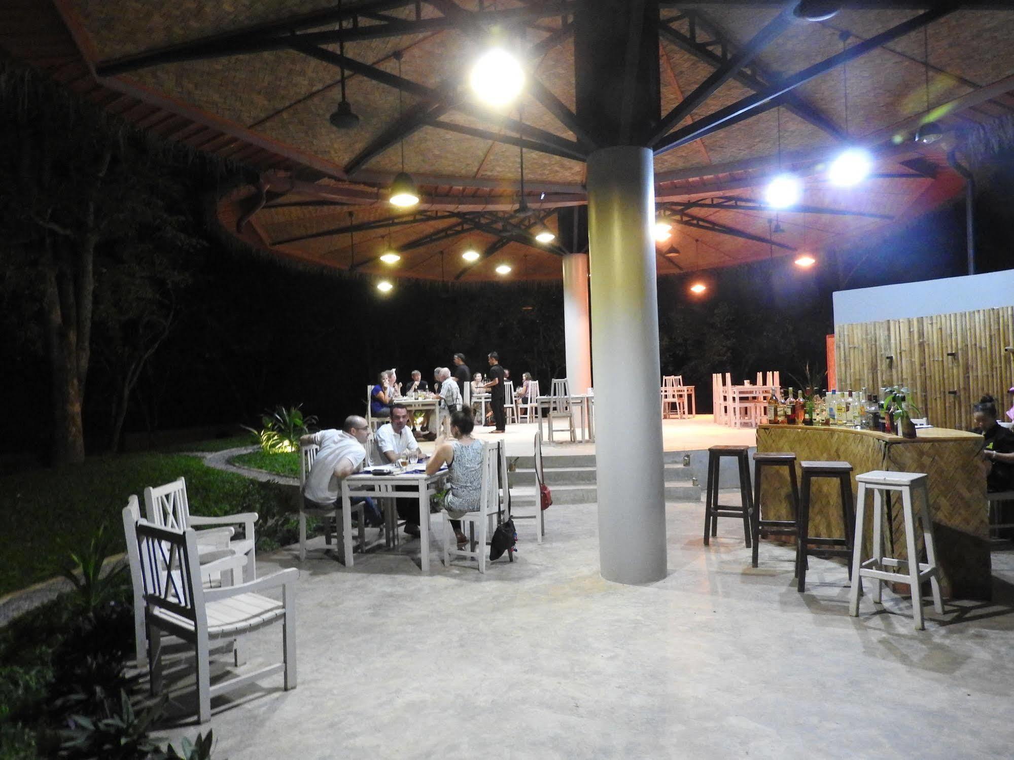 ואנג ויינג The Sanctuary Nam Ngum Beach Resort מראה חיצוני תמונה